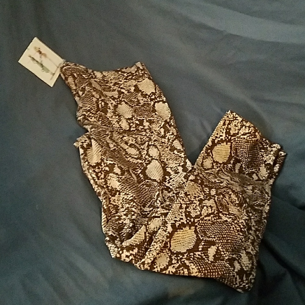 💚3•$30💚 Tan & brown snakeskin print Jegging Sz L